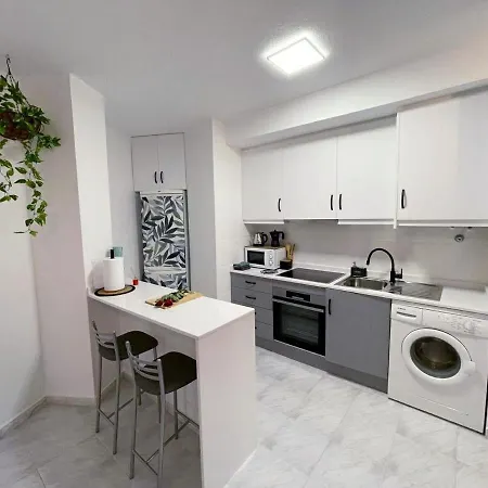Moderno Apartamento Con Piscina A Pocos Minutos De La Playa Y Aire Acondicionado